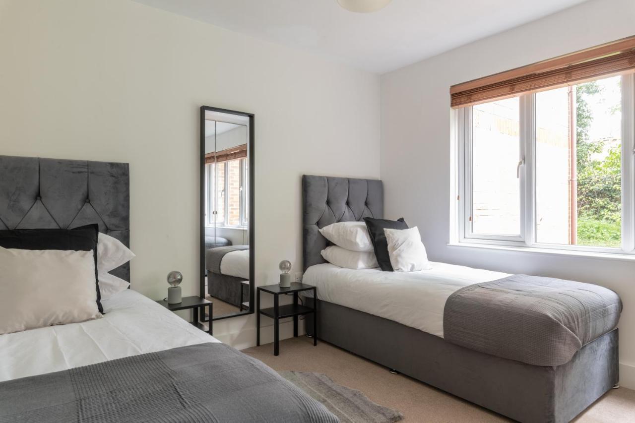 Bright 2Br Apartment - 2 Free Parking Spaces - Near Lgw Airport Crawley  Bagian luar foto