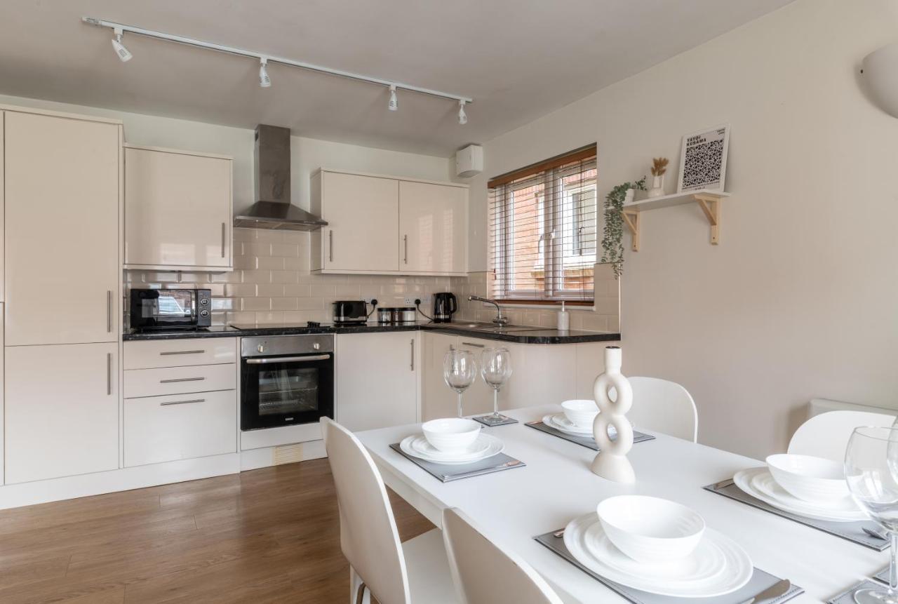 Bright 2Br Apartment - 2 Free Parking Spaces - Near Lgw Airport Crawley  Bagian luar foto