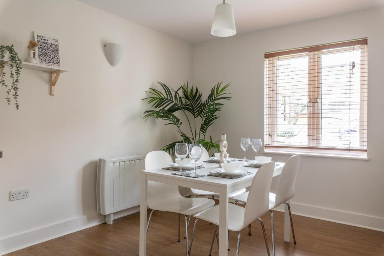 Bright 2Br Apartment - 2 Free Parking Spaces - Near Lgw Airport Crawley  Bagian luar foto