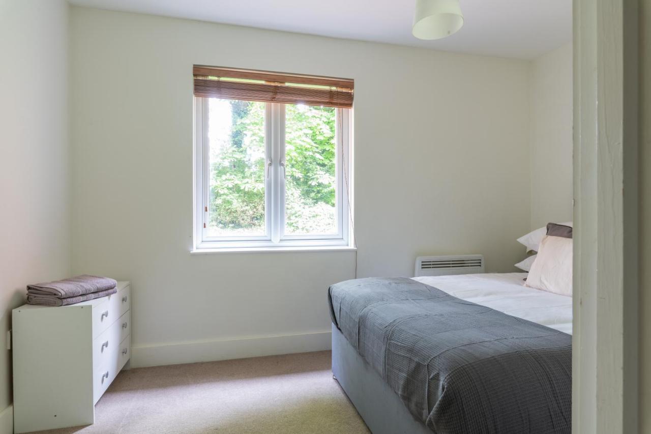 Bright 2Br Apartment - 2 Free Parking Spaces - Near Lgw Airport Crawley  Bagian luar foto