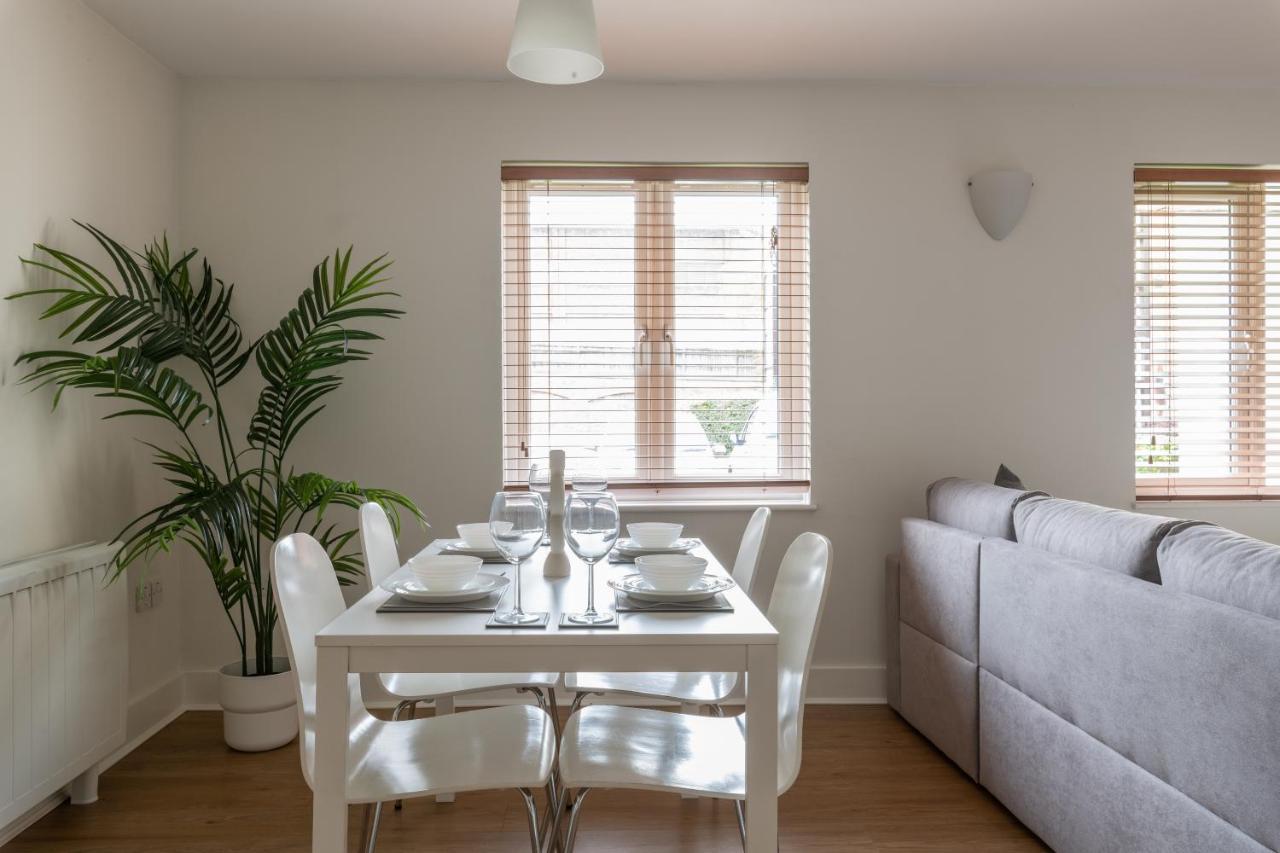 Bright 2Br Apartment - 2 Free Parking Spaces - Near Lgw Airport Crawley  Bagian luar foto