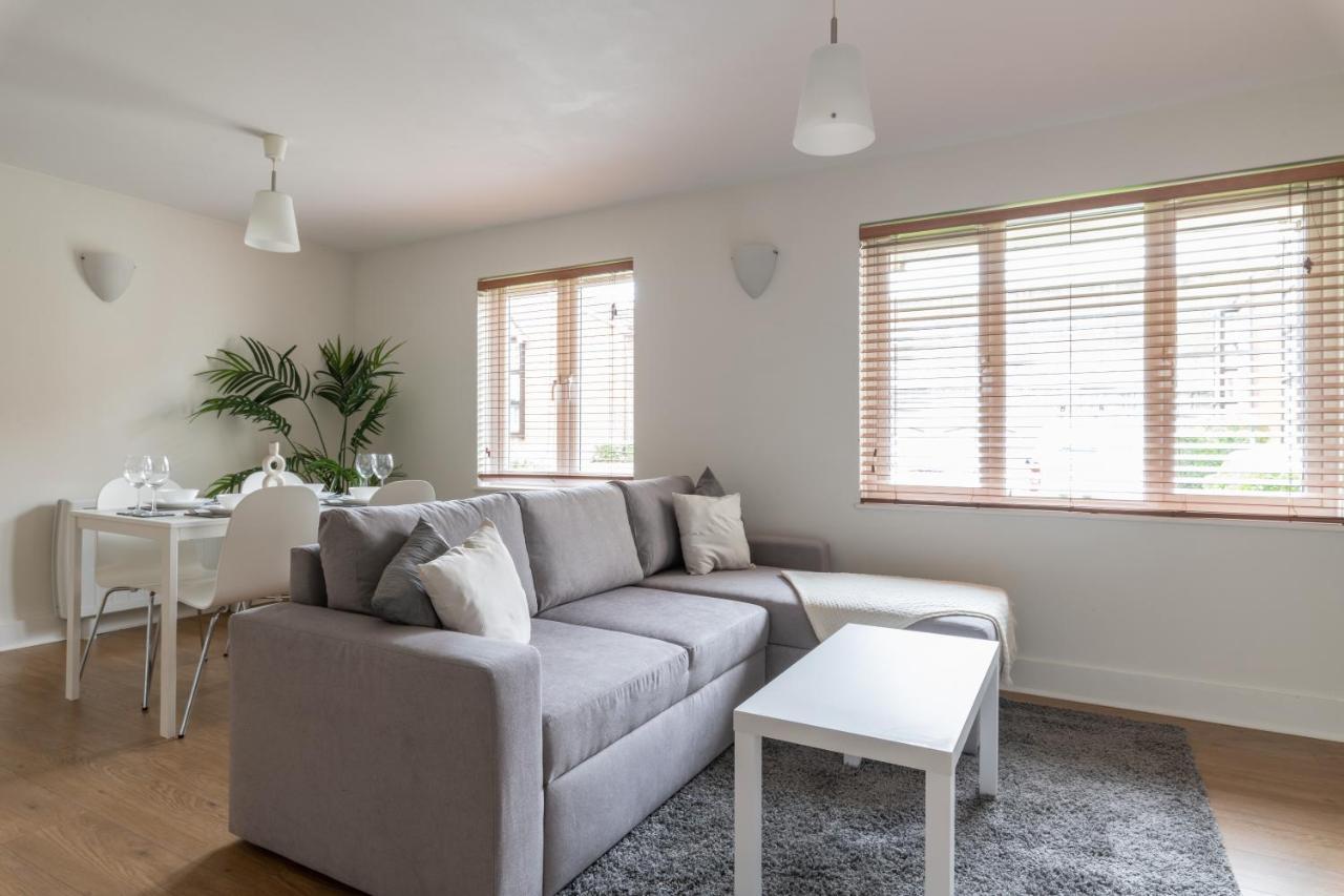 Bright 2Br Apartment - 2 Free Parking Spaces - Near Lgw Airport Crawley  Bagian luar foto
