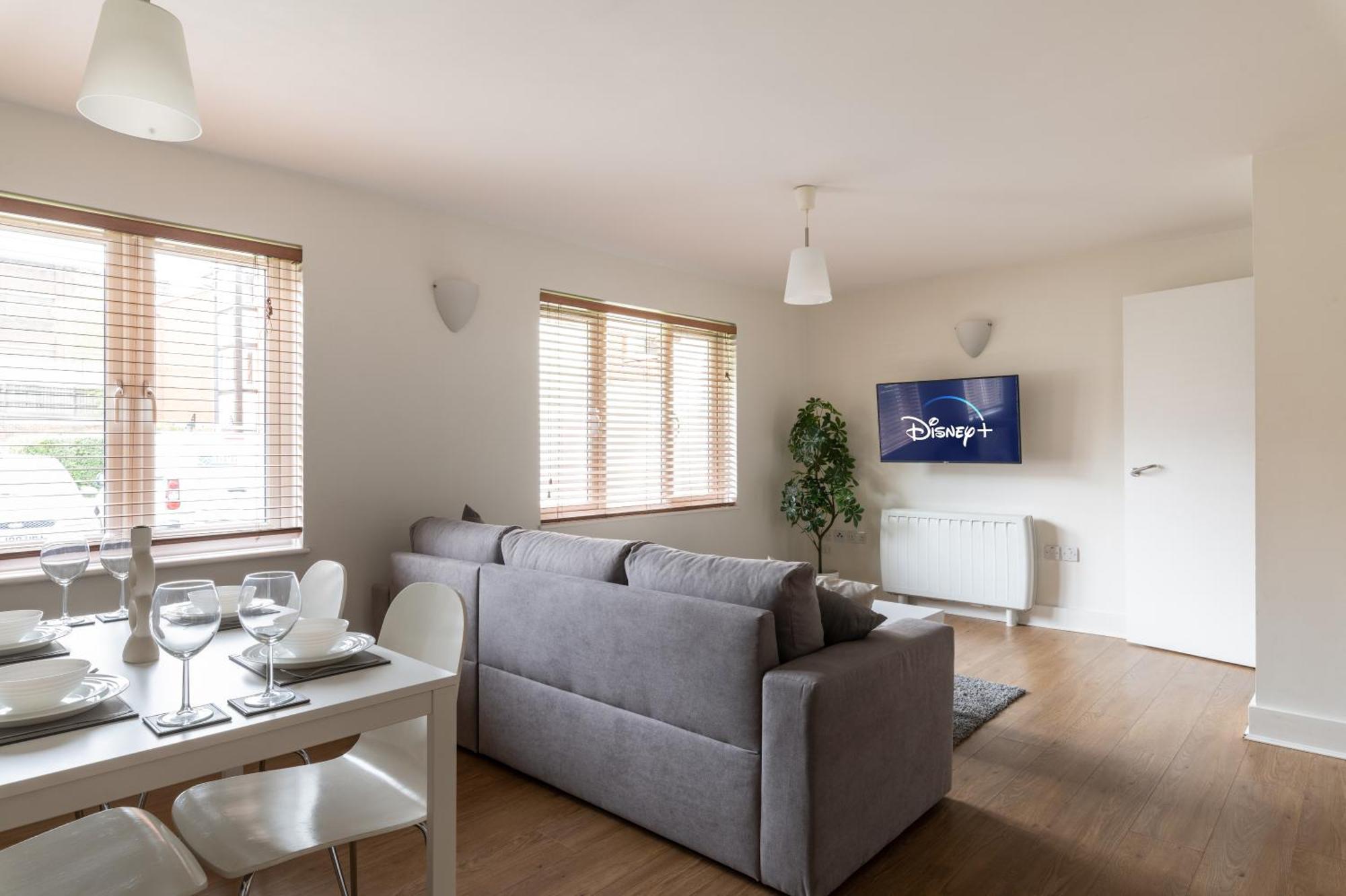 Bright 2Br Apartment - 2 Free Parking Spaces - Near Lgw Airport Crawley  Bagian luar foto
